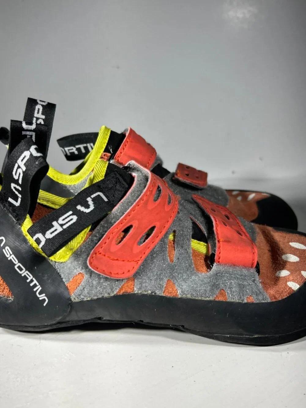 La Sportiva Tarantula Rock Climbing Shoes Boys Size 5.5 EU 37.5 Black Orange Kid